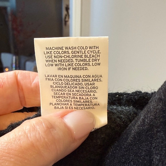 Woolrich Reversible Red and Black Poncho - Picture 4 of 4